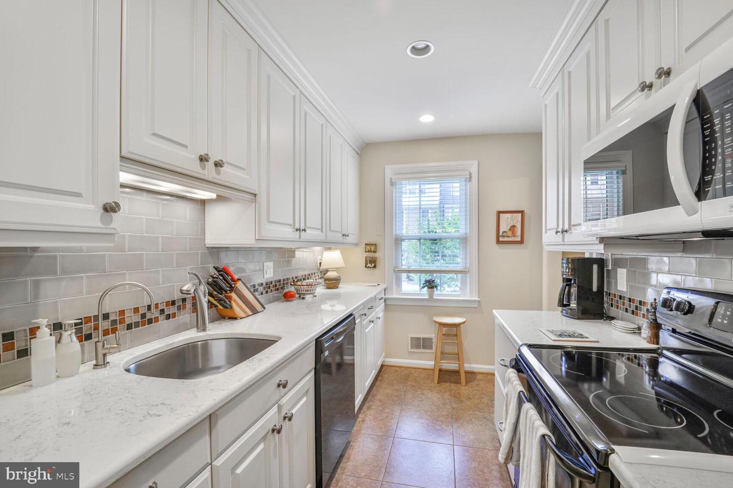 706 6TH ST SW, WASHINGTON, District Of Columbia 20024, 3 Bedrooms Bedrooms, ,2 BathroomsBathrooms,Residential,For sale,706 6TH ST SW,DCDC2203140 MLS # DCDC2203140