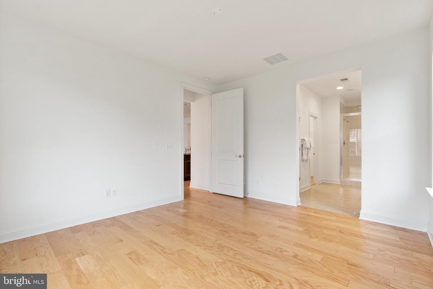 118 MILKWEED DR, LAKE FREDERICK, Virginia 22630, 2 Bedrooms Bedrooms, ,2 BathroomsBathrooms,Residential,For sale,118 MILKWEED DR,VAFV2034522 MLS # VAFV2034522