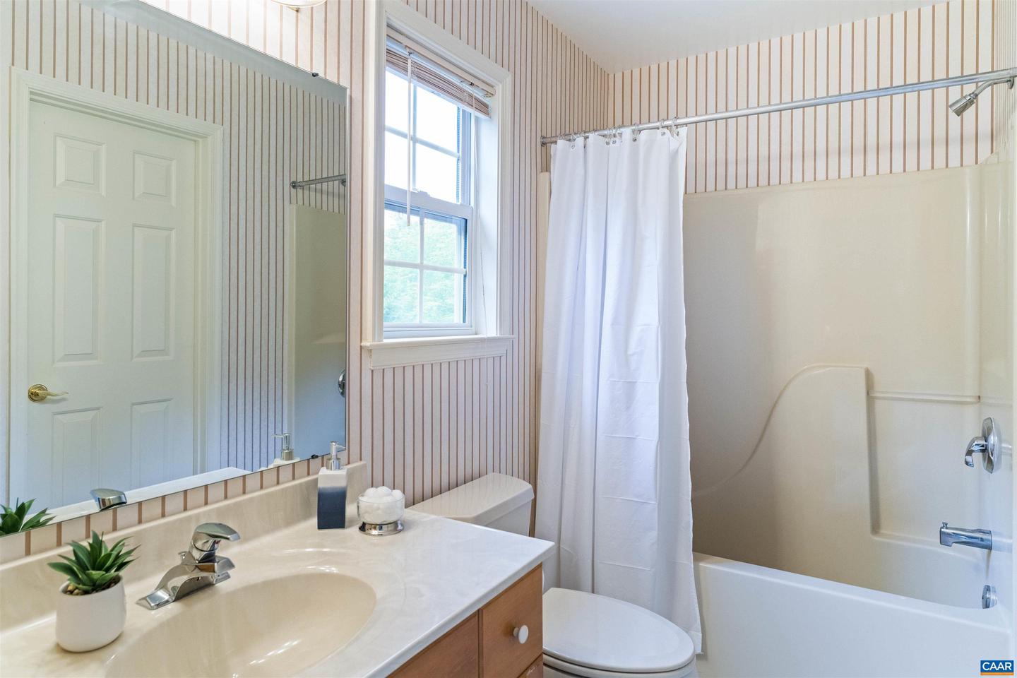 2005 BENTIVAR DR, CHARLOTTESVILLE, Virginia 22911, 5 Bedrooms Bedrooms, ,4 BathroomsBathrooms,Residential,For sale,2005 BENTIVAR DR,665064 MLS # 665064