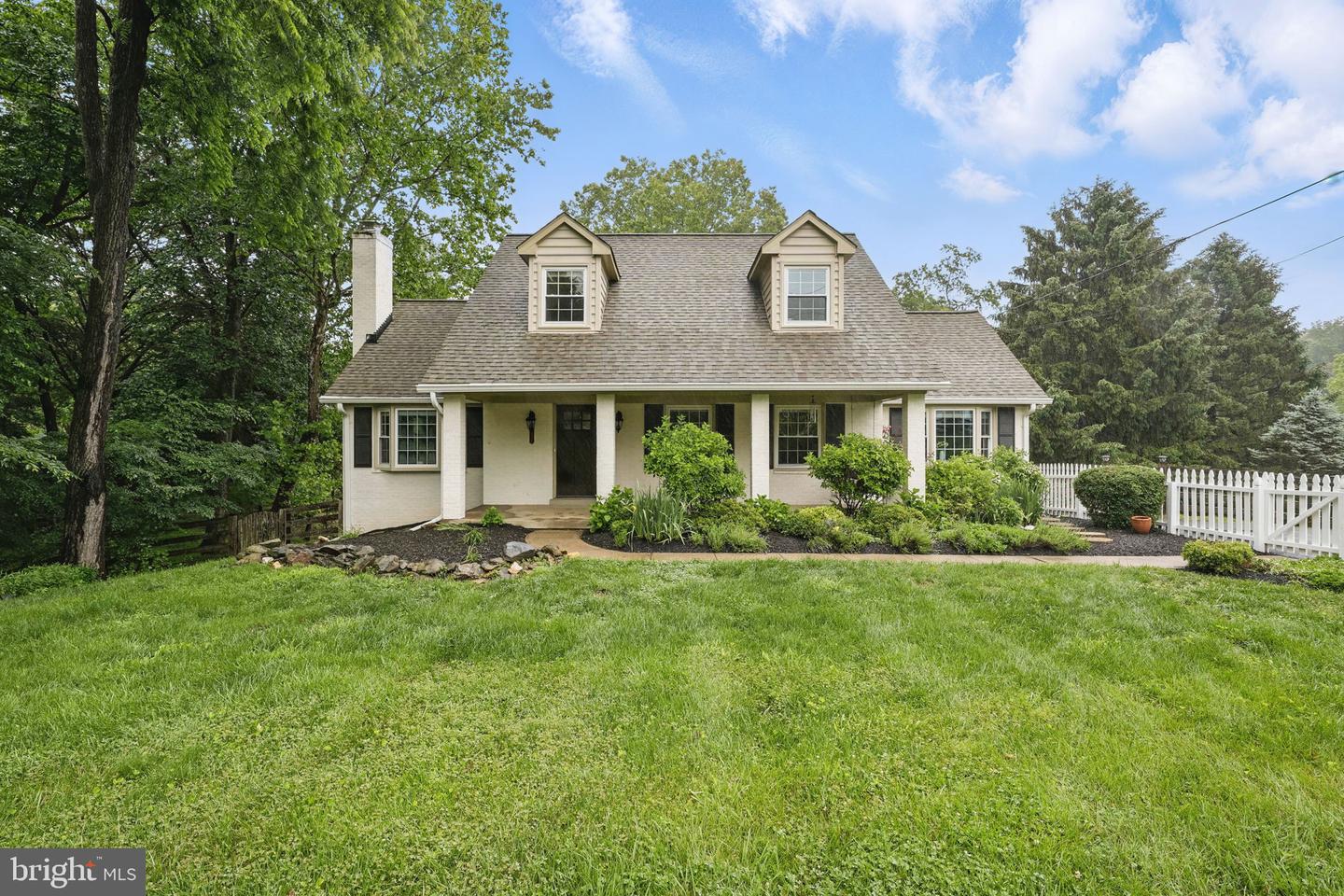 11340 WAPLES MILL RD, OAKTON, Virginia 22124, 5 Bedrooms Bedrooms, ,3 BathroomsBathrooms,Residential,For sale,11340 WAPLES MILL RD,VAFX2243932 MLS # VAFX2243932