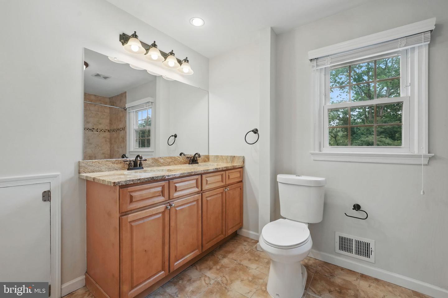 11340 WAPLES MILL RD, OAKTON, Virginia 22124, 5 Bedrooms Bedrooms, ,3 BathroomsBathrooms,Residential,For sale,11340 WAPLES MILL RD,VAFX2243932 MLS # VAFX2243932