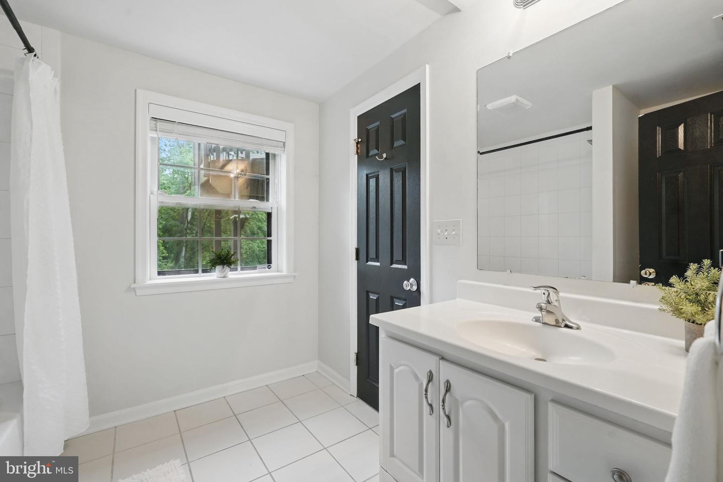 11340 WAPLES MILL RD, OAKTON, Virginia 22124, 5 Bedrooms Bedrooms, ,3 BathroomsBathrooms,Residential,For sale,11340 WAPLES MILL RD,VAFX2243932 MLS # VAFX2243932