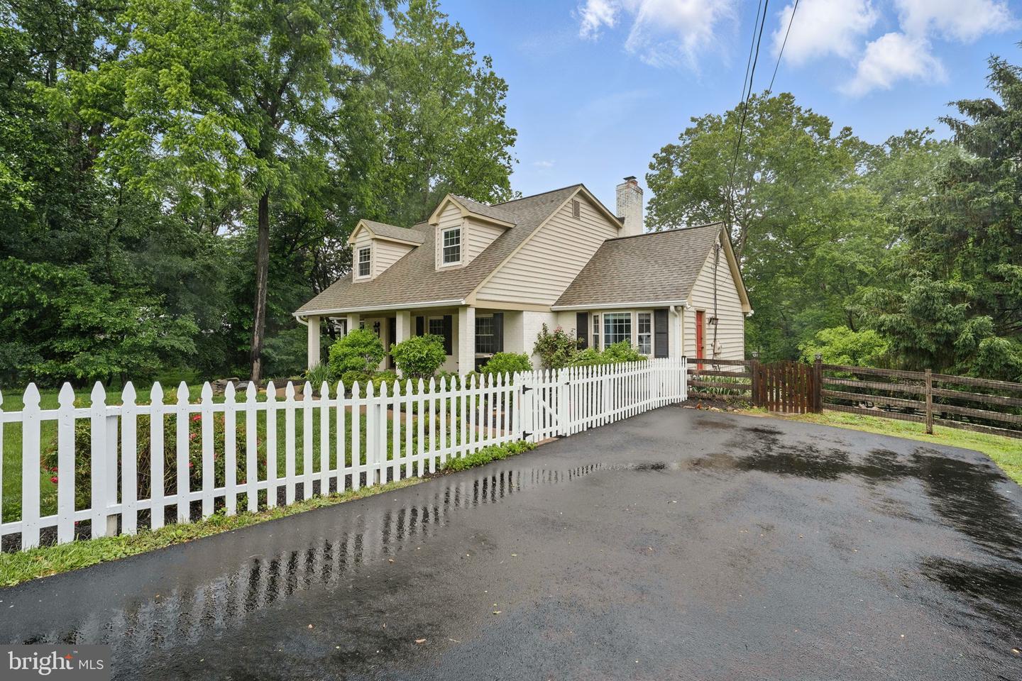 11340 WAPLES MILL RD, OAKTON, Virginia 22124, 5 Bedrooms Bedrooms, ,3 BathroomsBathrooms,Residential,For sale,11340 WAPLES MILL RD,VAFX2243932 MLS # VAFX2243932