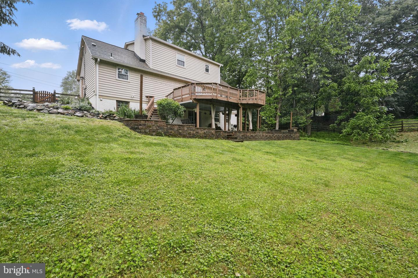 11340 WAPLES MILL RD, OAKTON, Virginia 22124, 5 Bedrooms Bedrooms, ,3 BathroomsBathrooms,Residential,For sale,11340 WAPLES MILL RD,VAFX2243932 MLS # VAFX2243932