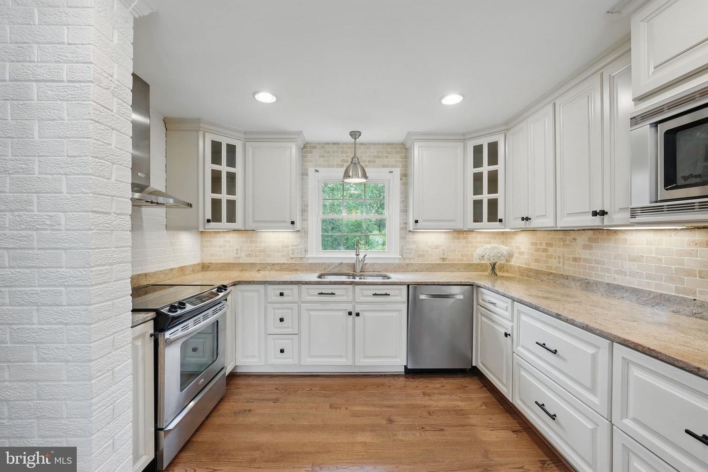 11340 WAPLES MILL RD, OAKTON, Virginia 22124, 5 Bedrooms Bedrooms, ,3 BathroomsBathrooms,Residential,For sale,11340 WAPLES MILL RD,VAFX2243932 MLS # VAFX2243932