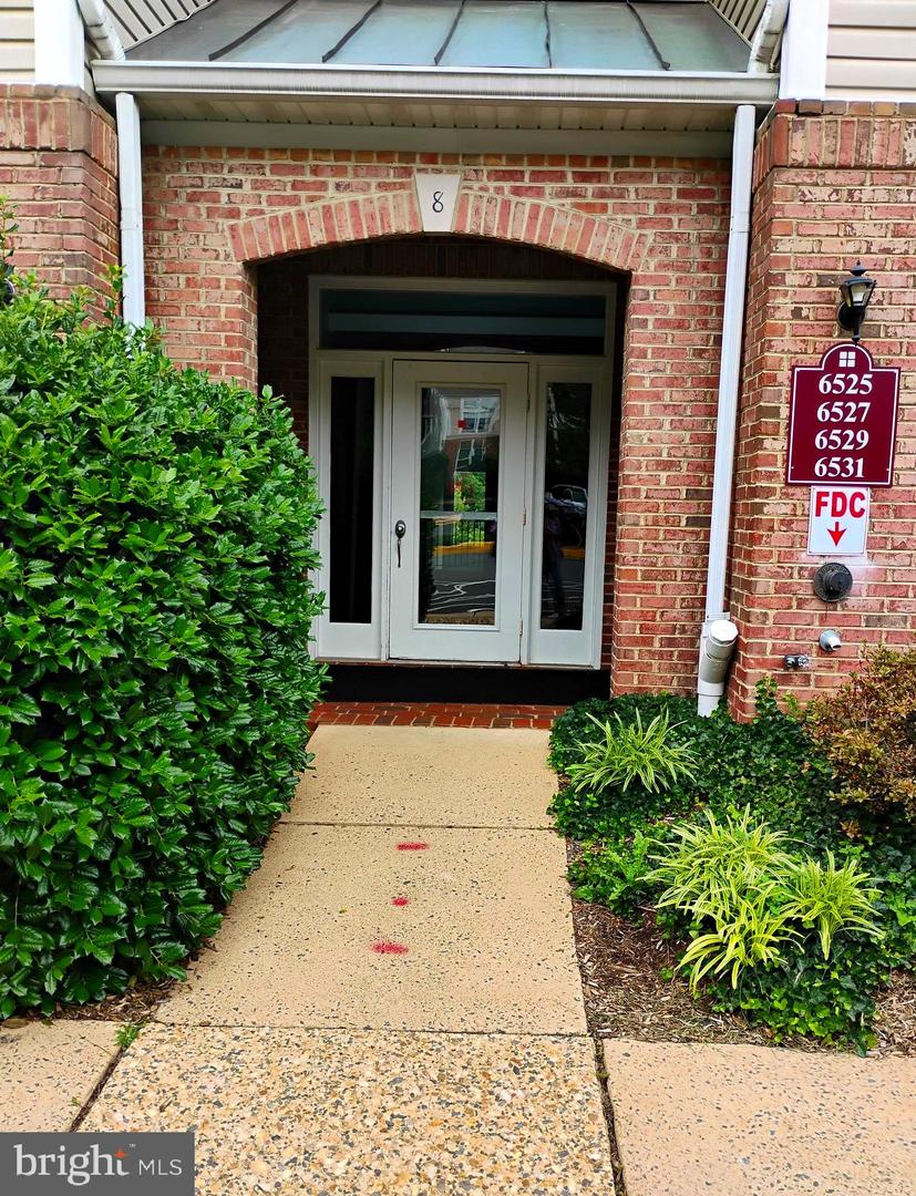 6527 GRANGE LN #202, ALEXANDRIA, Virginia 22315, 3 Bedrooms Bedrooms, ,2 BathroomsBathrooms,Residential,For sale,6527 GRANGE LN #202,VAFX2244094 MLS # VAFX2244094