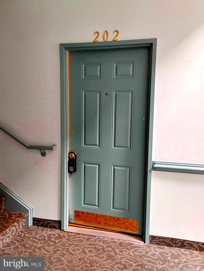 6527 GRANGE LN #202, ALEXANDRIA, Virginia 22315, 3 Bedrooms Bedrooms, ,2 BathroomsBathrooms,Residential,For sale,6527 GRANGE LN #202,VAFX2244094 MLS # VAFX2244094