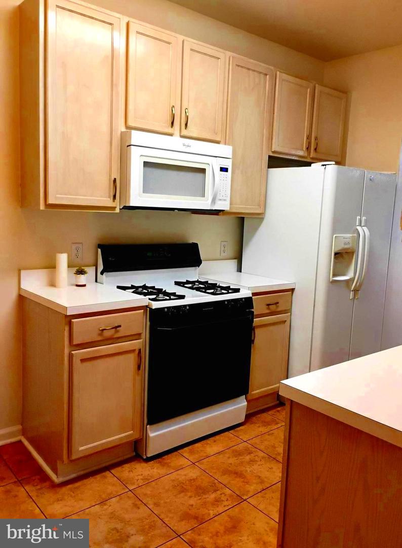 6527 GRANGE LN #202, ALEXANDRIA, Virginia 22315, 3 Bedrooms Bedrooms, ,2 BathroomsBathrooms,Residential,For sale,6527 GRANGE LN #202,VAFX2244094 MLS # VAFX2244094