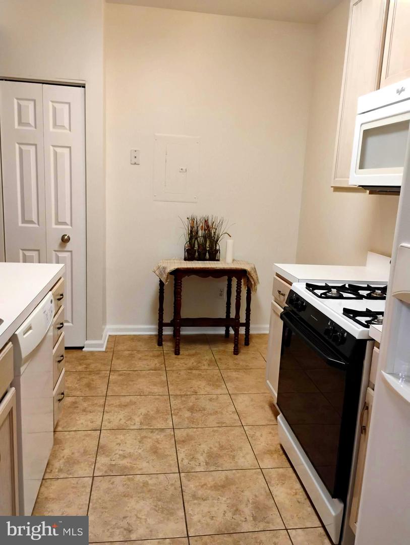 6527 GRANGE LN #202, ALEXANDRIA, Virginia 22315, 3 Bedrooms Bedrooms, ,2 BathroomsBathrooms,Residential,For sale,6527 GRANGE LN #202,VAFX2244094 MLS # VAFX2244094