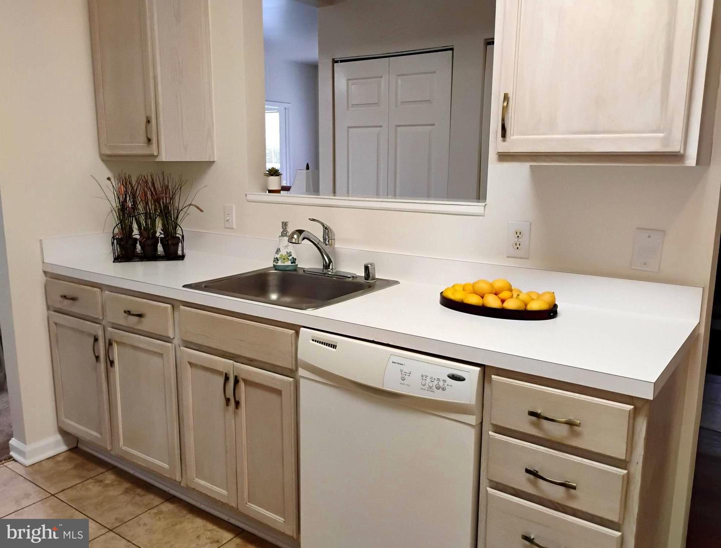 6527 GRANGE LN #202, ALEXANDRIA, Virginia 22315, 3 Bedrooms Bedrooms, ,2 BathroomsBathrooms,Residential,For sale,6527 GRANGE LN #202,VAFX2244094 MLS # VAFX2244094