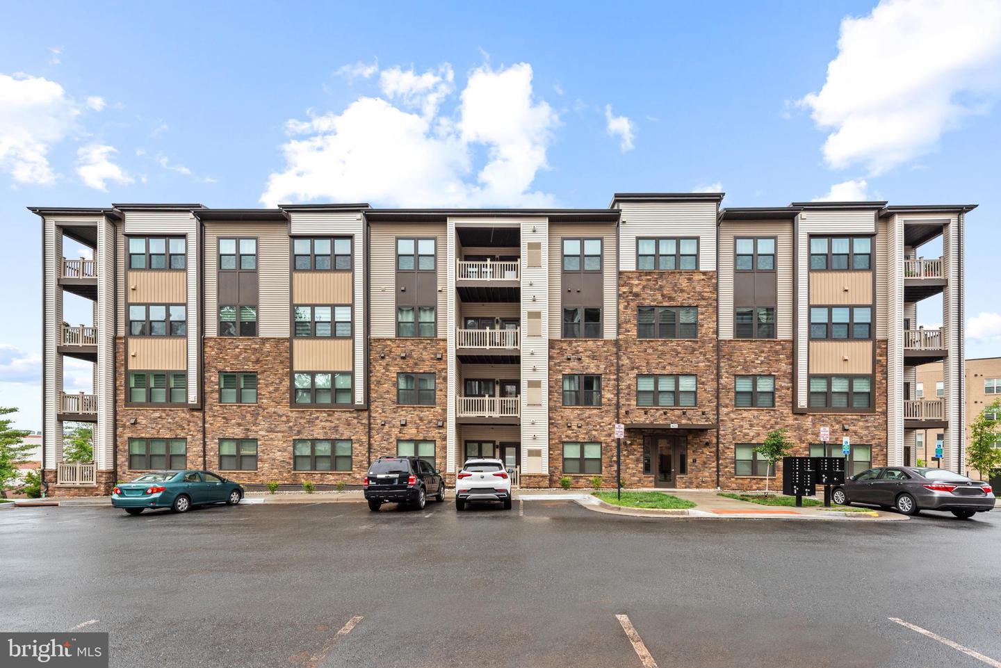 46270 MOUNT ALLEN TER #300, STERLING, Virginia 20164, 2 Bedrooms Bedrooms, ,2 BathroomsBathrooms,Residential,For sale,46270 MOUNT ALLEN TER #300,VALO2098240 MLS # VALO2098240