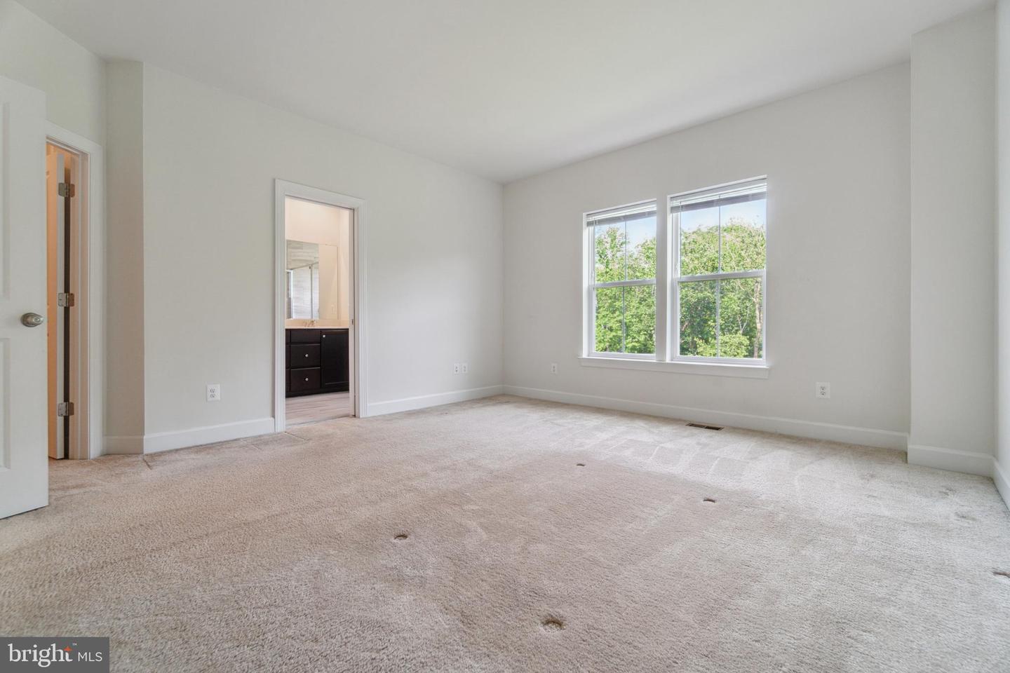 5163 RIDGEVIEW RETREAT DR, CHANTILLY, Virginia 20151, 4 Bedrooms Bedrooms, ,3 BathroomsBathrooms,Residential,For sale,5163 RIDGEVIEW RETREAT DR,VAFX2244110 MLS # VAFX2244110