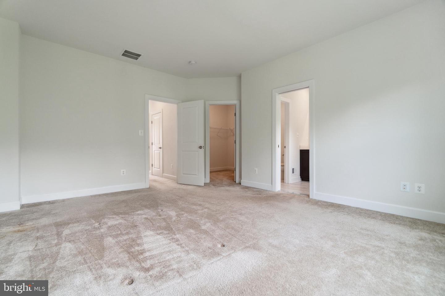 5163 RIDGEVIEW RETREAT DR, CHANTILLY, Virginia 20151, 4 Bedrooms Bedrooms, ,3 BathroomsBathrooms,Residential,For sale,5163 RIDGEVIEW RETREAT DR,VAFX2244110 MLS # VAFX2244110