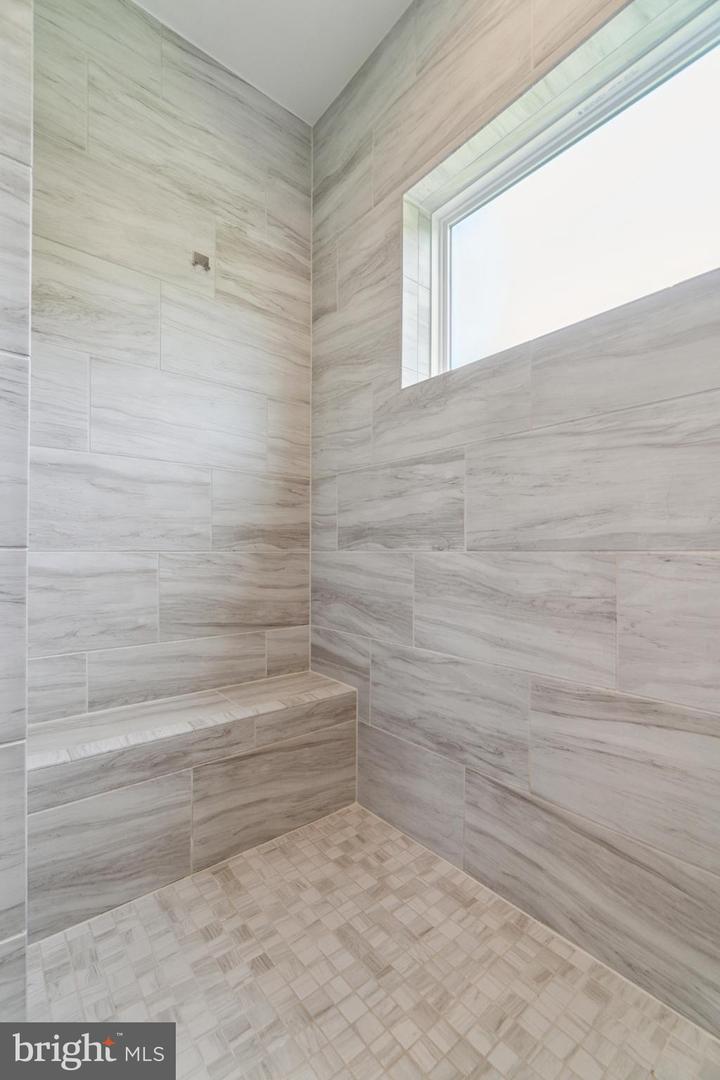 5163 RIDGEVIEW RETREAT DR, CHANTILLY, Virginia 20151, 4 Bedrooms Bedrooms, ,3 BathroomsBathrooms,Residential,For sale,5163 RIDGEVIEW RETREAT DR,VAFX2244110 MLS # VAFX2244110