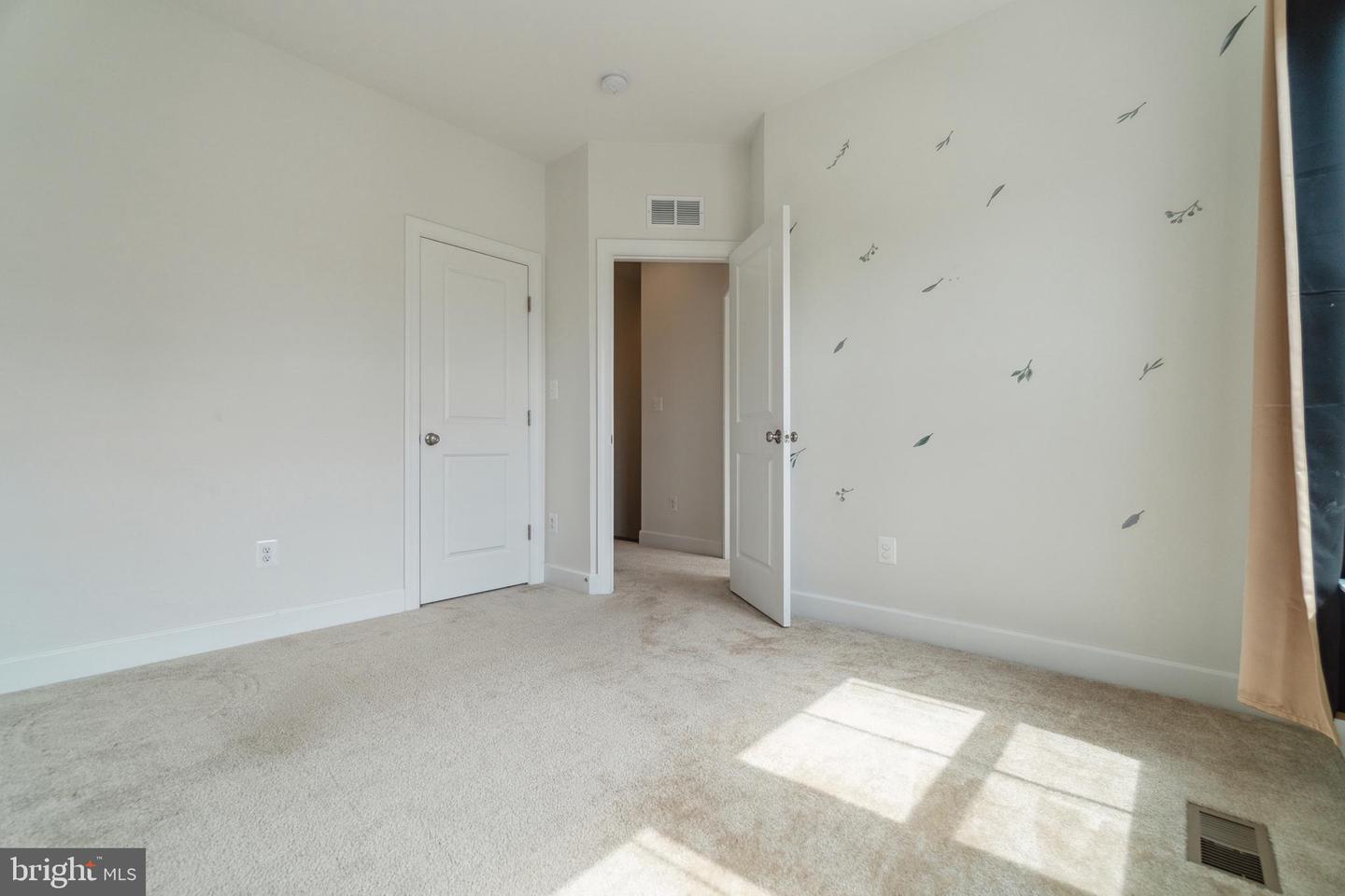 5163 RIDGEVIEW RETREAT DR, CHANTILLY, Virginia 20151, 4 Bedrooms Bedrooms, ,3 BathroomsBathrooms,Residential,For sale,5163 RIDGEVIEW RETREAT DR,VAFX2244110 MLS # VAFX2244110