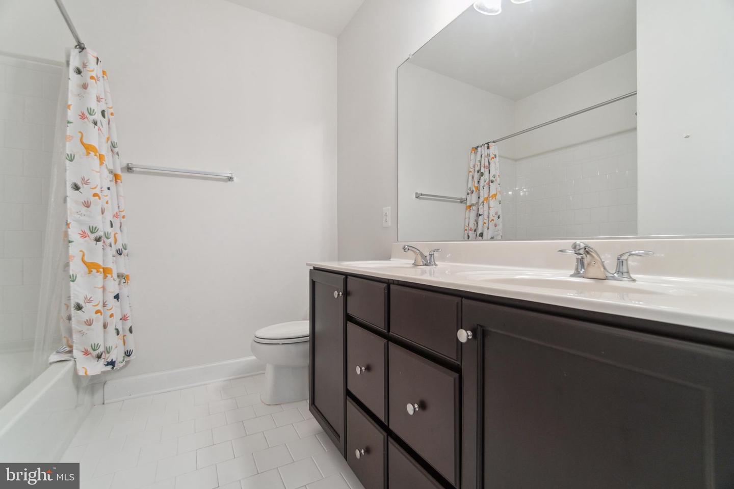 5163 RIDGEVIEW RETREAT DR, CHANTILLY, Virginia 20151, 4 Bedrooms Bedrooms, ,3 BathroomsBathrooms,Residential,For sale,5163 RIDGEVIEW RETREAT DR,VAFX2244110 MLS # VAFX2244110