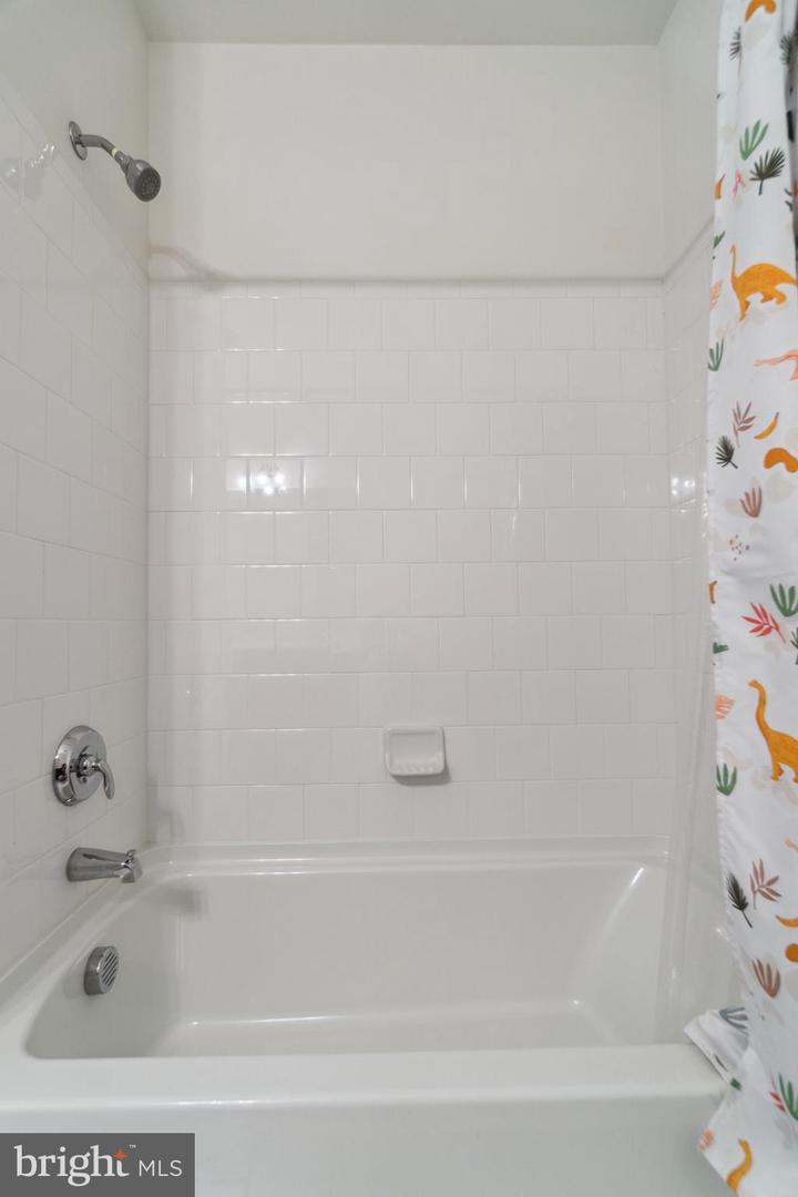 5163 RIDGEVIEW RETREAT DR, CHANTILLY, Virginia 20151, 4 Bedrooms Bedrooms, ,3 BathroomsBathrooms,Residential,For sale,5163 RIDGEVIEW RETREAT DR,VAFX2244110 MLS # VAFX2244110