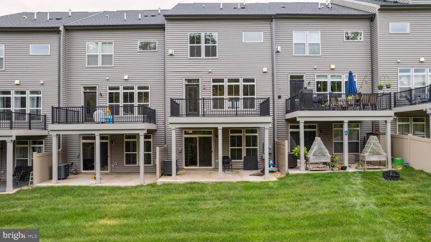 5163 RIDGEVIEW RETREAT DR, CHANTILLY, Virginia 20151, 4 Bedrooms Bedrooms, ,3 BathroomsBathrooms,Residential,For sale,5163 RIDGEVIEW RETREAT DR,VAFX2244110 MLS # VAFX2244110