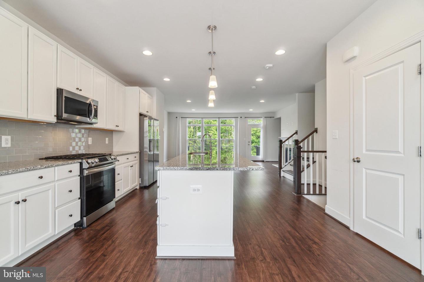 5163 RIDGEVIEW RETREAT DR, CHANTILLY, Virginia 20151, 4 Bedrooms Bedrooms, ,3 BathroomsBathrooms,Residential,For sale,5163 RIDGEVIEW RETREAT DR,VAFX2244110 MLS # VAFX2244110