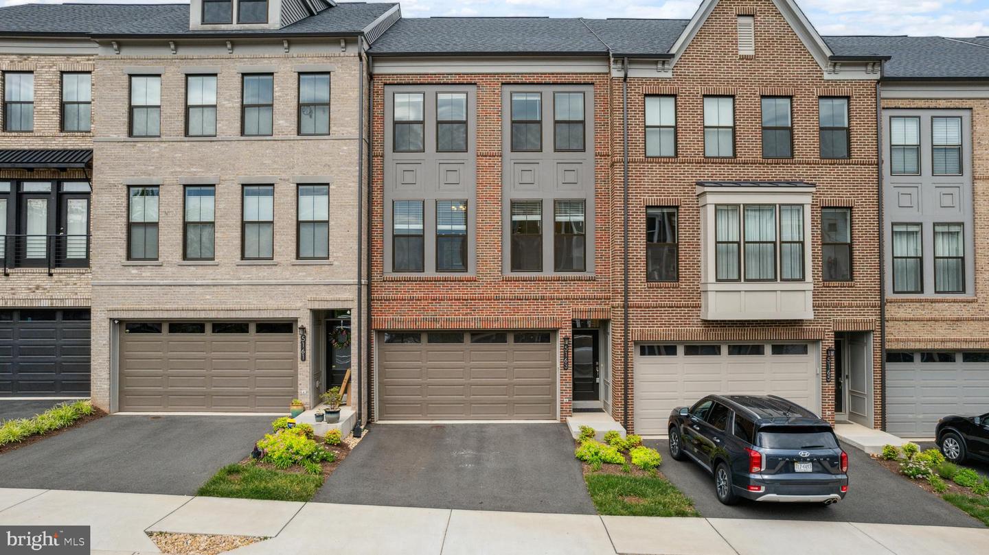 5163 RIDGEVIEW RETREAT DR, CHANTILLY, Virginia 20151, 4 Bedrooms Bedrooms, ,3 BathroomsBathrooms,Residential,For sale,5163 RIDGEVIEW RETREAT DR,VAFX2244110 MLS # VAFX2244110