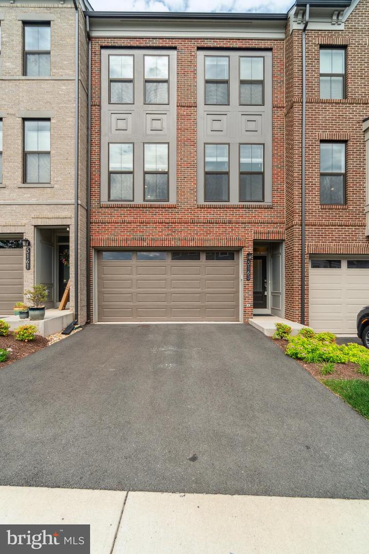 5163 RIDGEVIEW RETREAT DR, CHANTILLY, Virginia 20151, 4 Bedrooms Bedrooms, ,3 BathroomsBathrooms,Residential,For sale,5163 RIDGEVIEW RETREAT DR,VAFX2244110 MLS # VAFX2244110