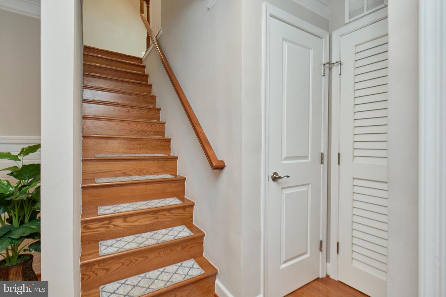 6823 DONAHUE CT, FALLS CHURCH, Virginia 22042, 4 Bedrooms Bedrooms, ,2 BathroomsBathrooms,Residential,For sale,6823 DONAHUE CT,VAFX2244158 MLS # VAFX2244158