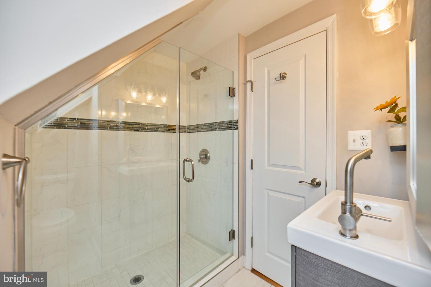 6823 DONAHUE CT, FALLS CHURCH, Virginia 22042, 4 Bedrooms Bedrooms, ,2 BathroomsBathrooms,Residential,For sale,6823 DONAHUE CT,VAFX2244158 MLS # VAFX2244158