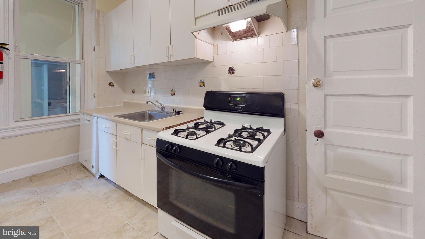 3220 WARDER ST NW, WASHINGTON, District Of Columbia 20010, 3 Bedrooms Bedrooms, ,4 BathroomsBathrooms,Residential,For sale,3220 WARDER ST NW,DCDC2203194 MLS # DCDC2203194