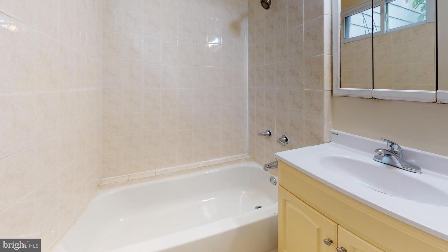 3220 WARDER ST NW, WASHINGTON, District Of Columbia 20010, 3 Bedrooms Bedrooms, ,4 BathroomsBathrooms,Residential,For sale,3220 WARDER ST NW,DCDC2203194 MLS # DCDC2203194