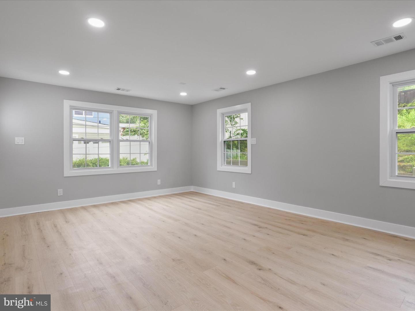 5105 11TH ST S, ARLINGTON, Virginia 22204, 3 Bedrooms Bedrooms, ,2 BathroomsBathrooms,Residential,For sale,5105 11TH ST S,VAAR2058424 MLS # VAAR2058424
