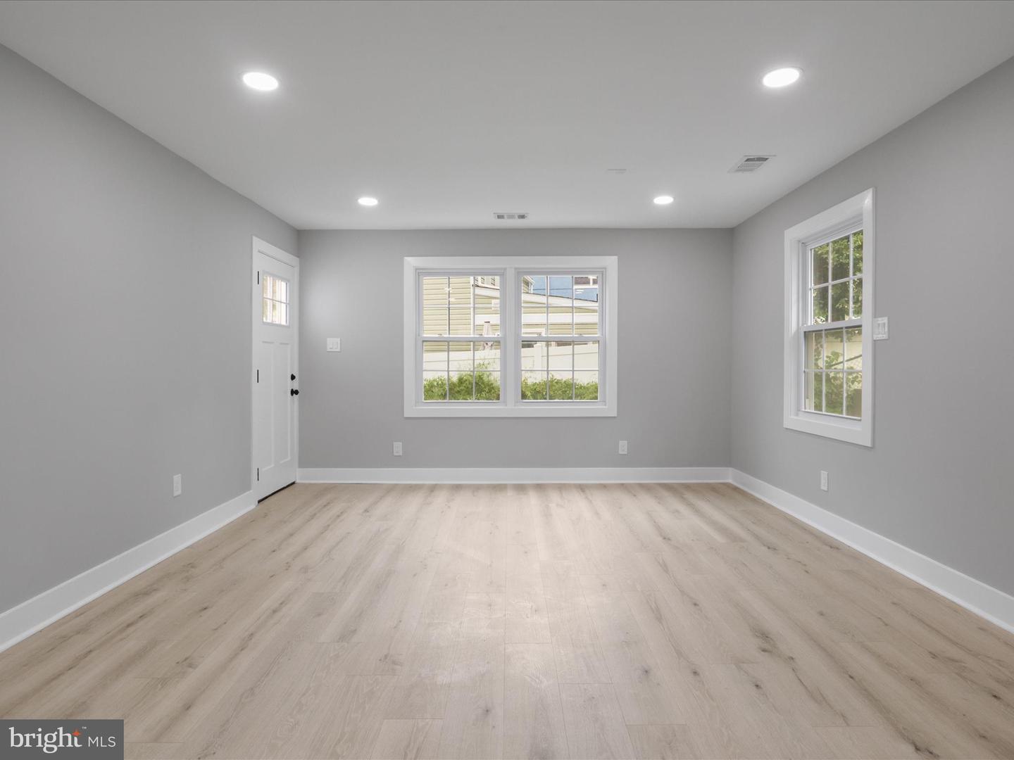 5105 11TH ST S, ARLINGTON, Virginia 22204, 3 Bedrooms Bedrooms, ,2 BathroomsBathrooms,Residential,For sale,5105 11TH ST S,VAAR2058424 MLS # VAAR2058424