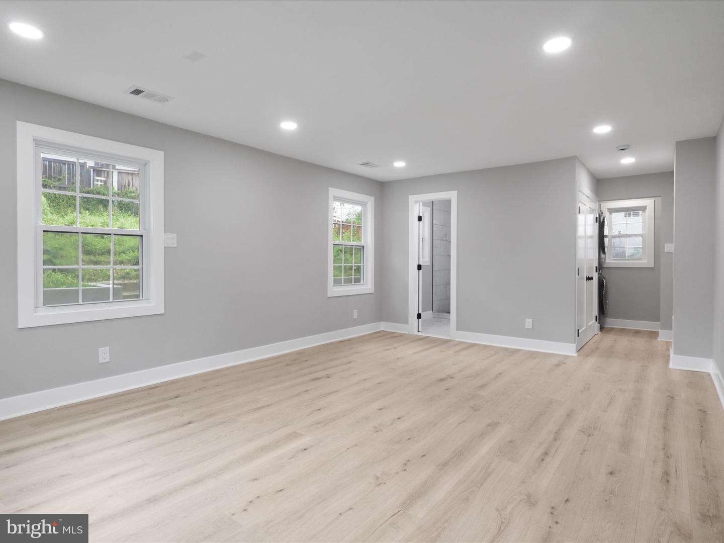 5105 11TH ST S, ARLINGTON, Virginia 22204, 3 Bedrooms Bedrooms, ,2 BathroomsBathrooms,Residential,For sale,5105 11TH ST S,VAAR2058424 MLS # VAAR2058424