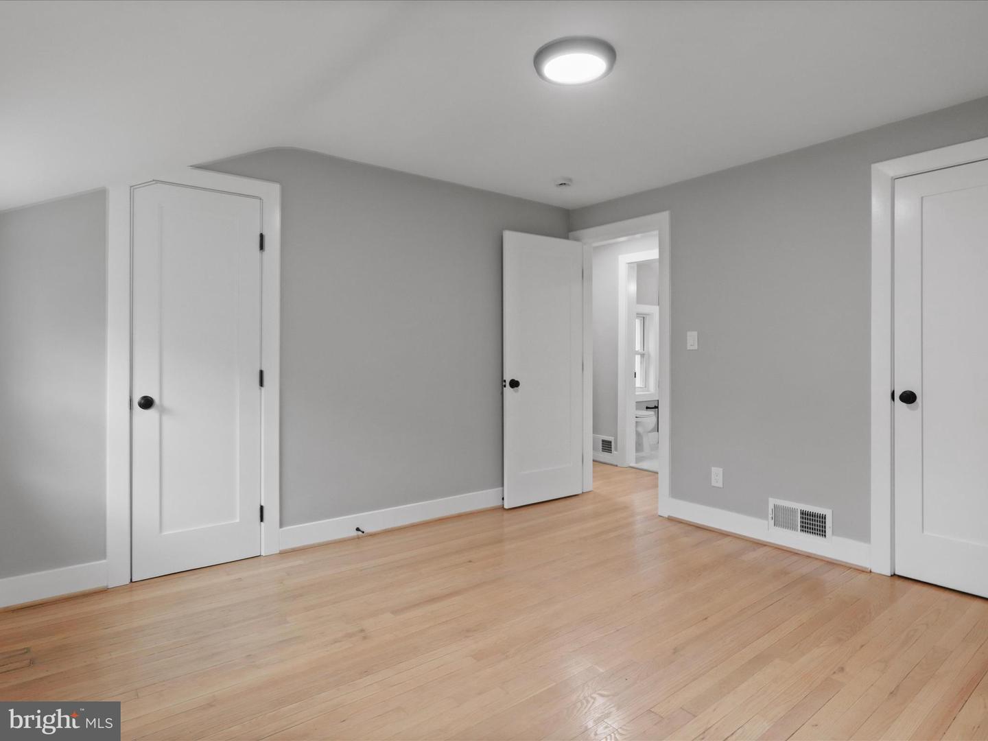 5105 11TH ST S, ARLINGTON, Virginia 22204, 3 Bedrooms Bedrooms, ,2 BathroomsBathrooms,Residential,For sale,5105 11TH ST S,VAAR2058424 MLS # VAAR2058424