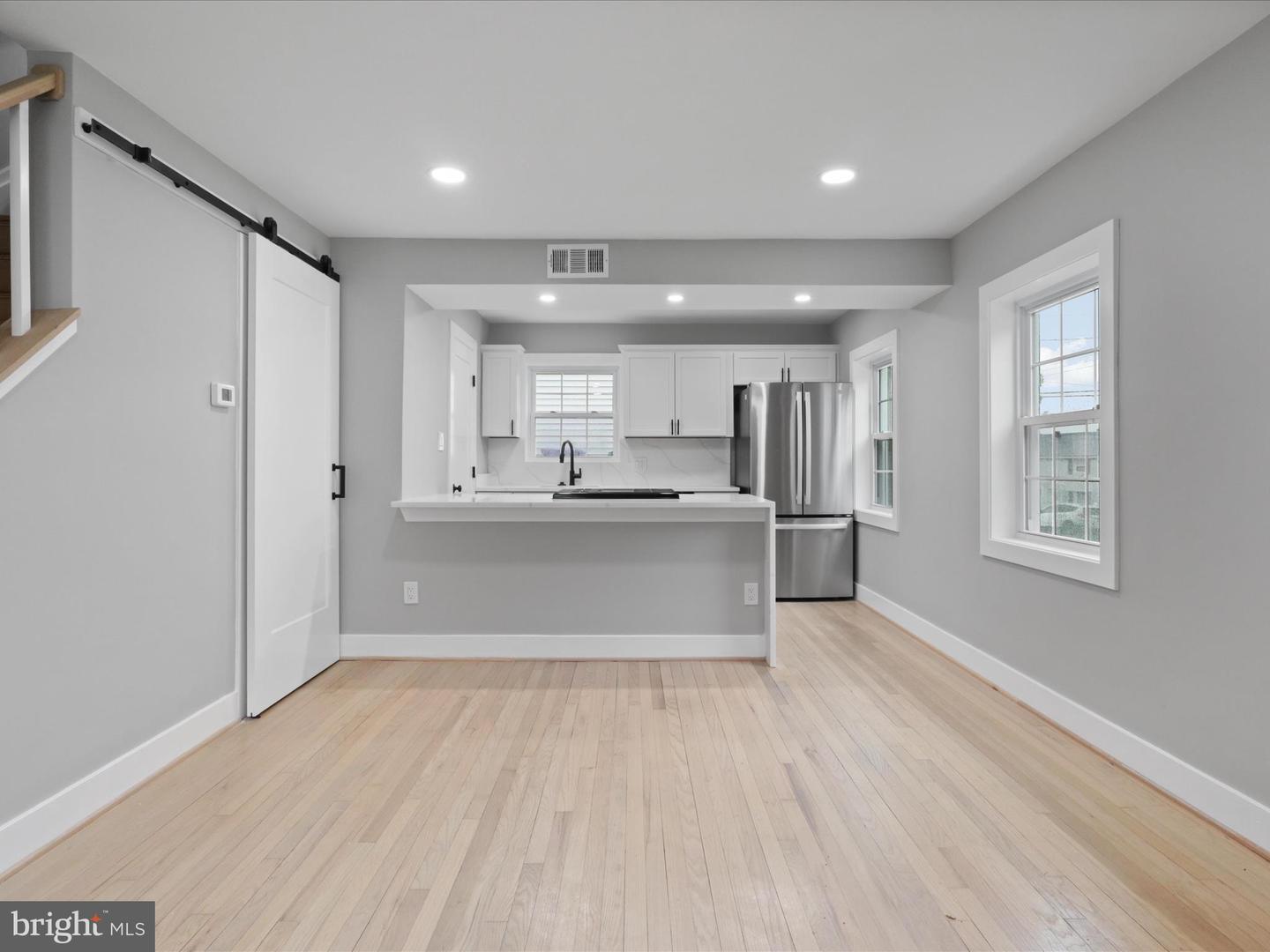 5105 11TH ST S, ARLINGTON, Virginia 22204, 3 Bedrooms Bedrooms, ,2 BathroomsBathrooms,Residential,For sale,5105 11TH ST S,VAAR2058424 MLS # VAAR2058424