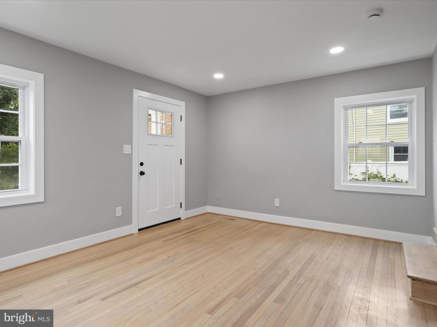 5105 11TH ST S, ARLINGTON, Virginia 22204, 3 Bedrooms Bedrooms, ,2 BathroomsBathrooms,Residential,For sale,5105 11TH ST S,VAAR2058424 MLS # VAAR2058424