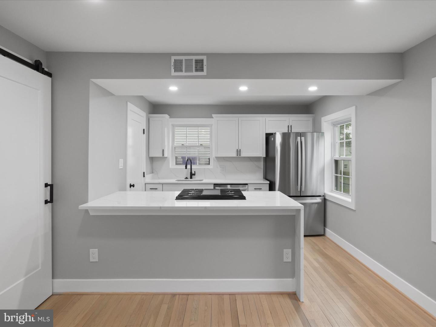 5105 11TH ST S, ARLINGTON, Virginia 22204, 3 Bedrooms Bedrooms, ,2 BathroomsBathrooms,Residential,For sale,5105 11TH ST S,VAAR2058424 MLS # VAAR2058424
