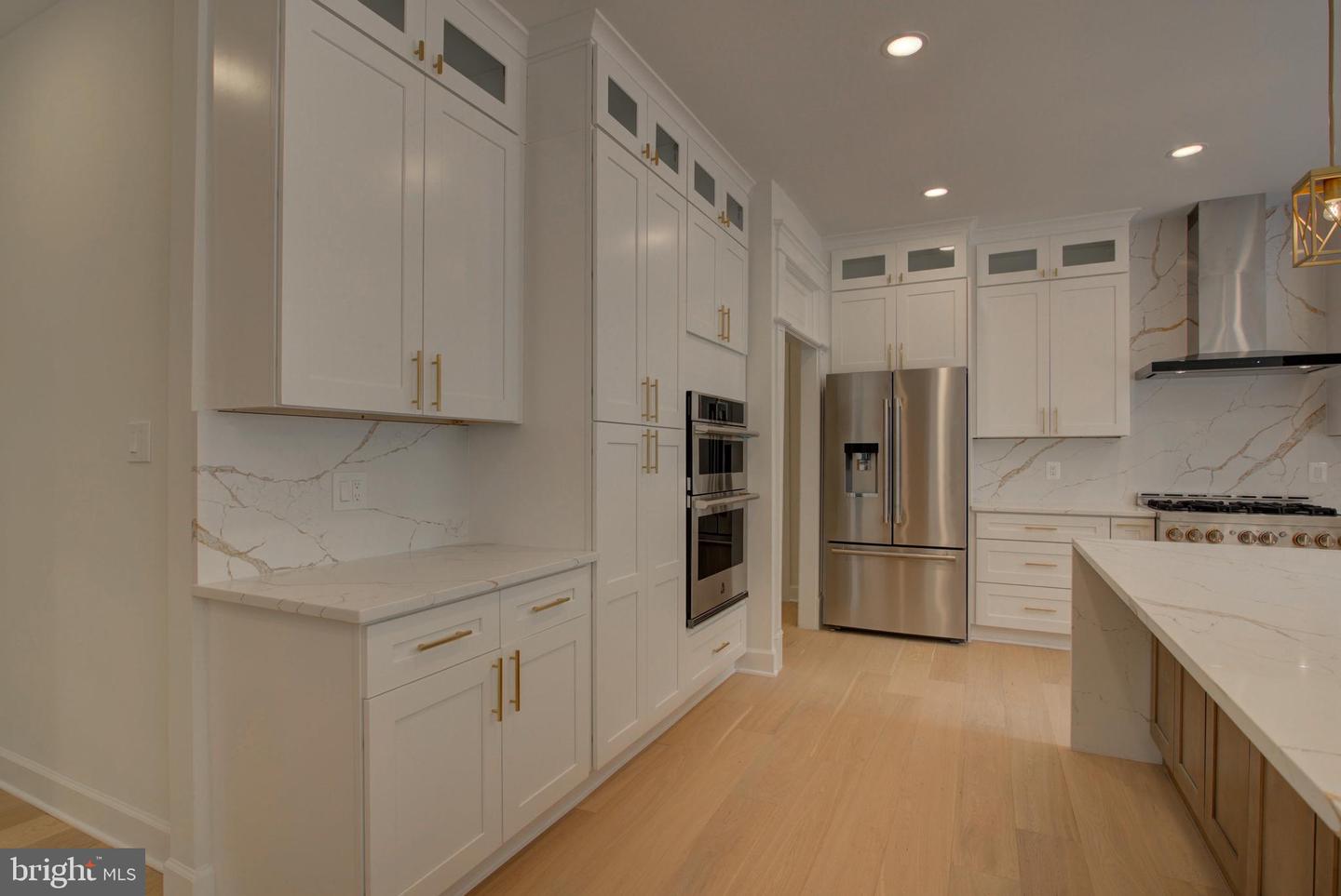 10124 WENDOVER DR, VIENNA, Virginia 22181, 7 Bedrooms Bedrooms, ,8 BathroomsBathrooms,Residential,For sale,10124 WENDOVER DR,VAFX2244266 MLS # VAFX2244266