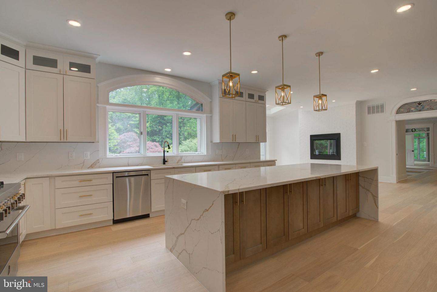 10124 WENDOVER DR, VIENNA, Virginia 22181, 7 Bedrooms Bedrooms, ,8 BathroomsBathrooms,Residential,For sale,10124 WENDOVER DR,VAFX2244266 MLS # VAFX2244266