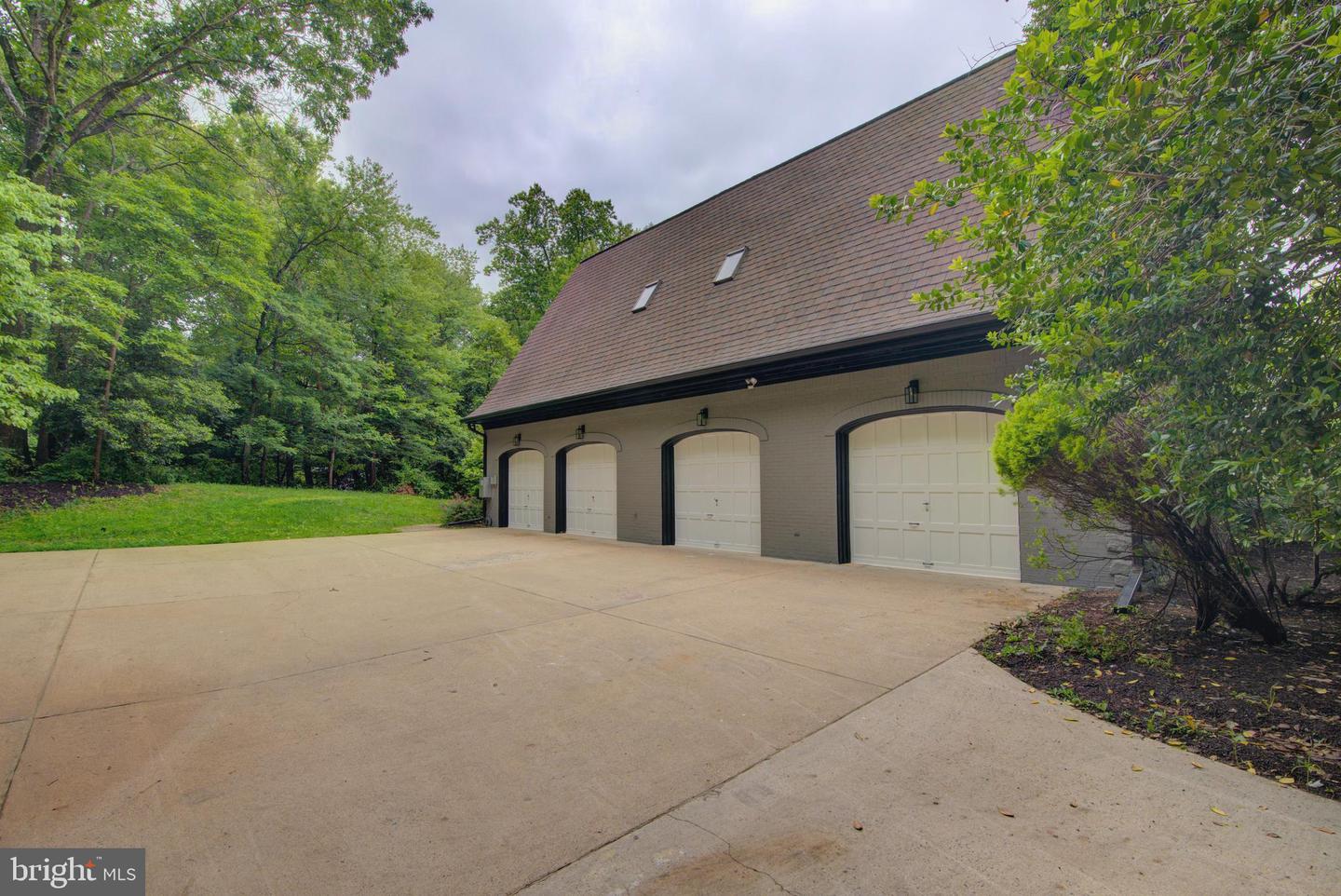 10124 WENDOVER DR, VIENNA, Virginia 22181, 7 Bedrooms Bedrooms, ,8 BathroomsBathrooms,Residential,For sale,10124 WENDOVER DR,VAFX2244266 MLS # VAFX2244266