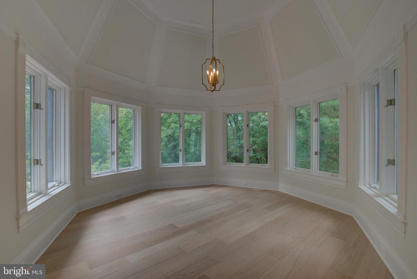 10124 WENDOVER DR, VIENNA, Virginia 22181, 7 Bedrooms Bedrooms, ,8 BathroomsBathrooms,Residential,For sale,10124 WENDOVER DR,VAFX2244266 MLS # VAFX2244266