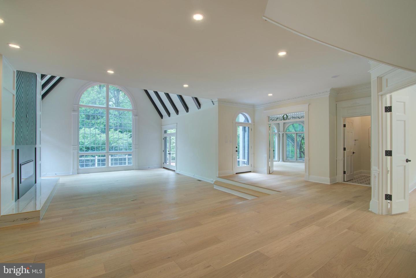 10124 WENDOVER DR, VIENNA, Virginia 22181, 7 Bedrooms Bedrooms, ,8 BathroomsBathrooms,Residential,For sale,10124 WENDOVER DR,VAFX2244266 MLS # VAFX2244266