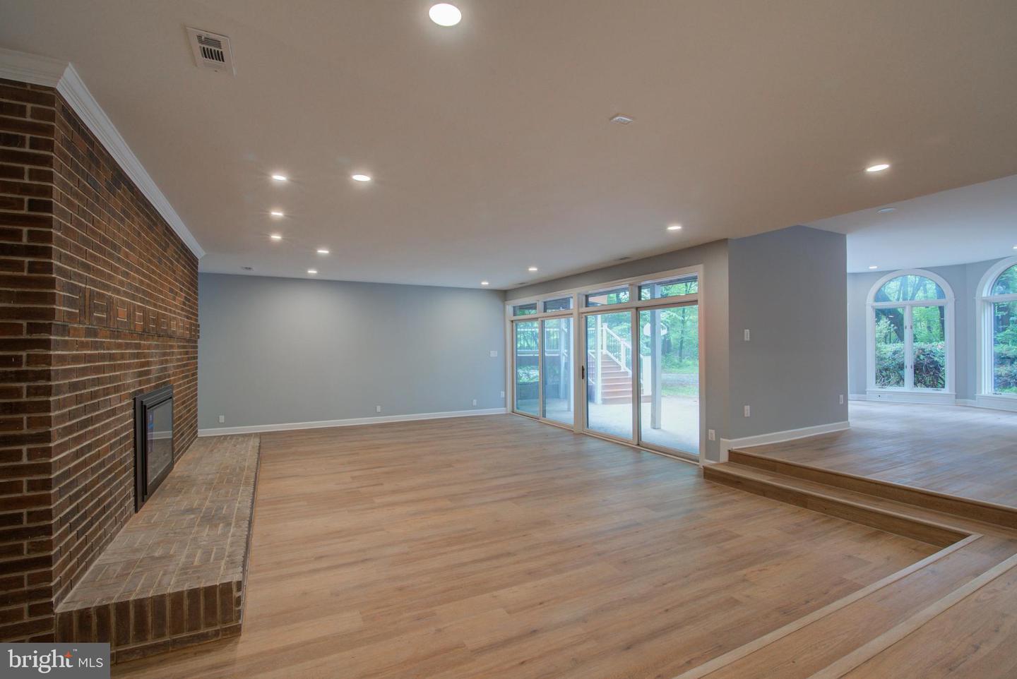 10124 WENDOVER DR, VIENNA, Virginia 22181, 7 Bedrooms Bedrooms, ,8 BathroomsBathrooms,Residential,For sale,10124 WENDOVER DR,VAFX2244266 MLS # VAFX2244266