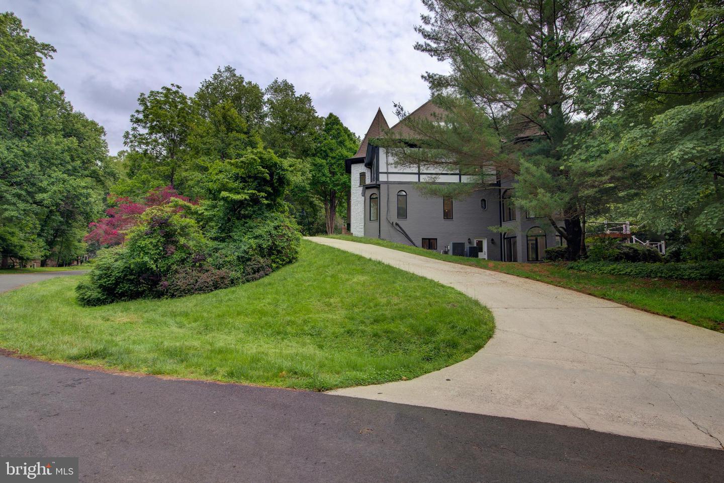10124 WENDOVER DR, VIENNA, Virginia 22181, 7 Bedrooms Bedrooms, ,8 BathroomsBathrooms,Residential,For sale,10124 WENDOVER DR,VAFX2244266 MLS # VAFX2244266
