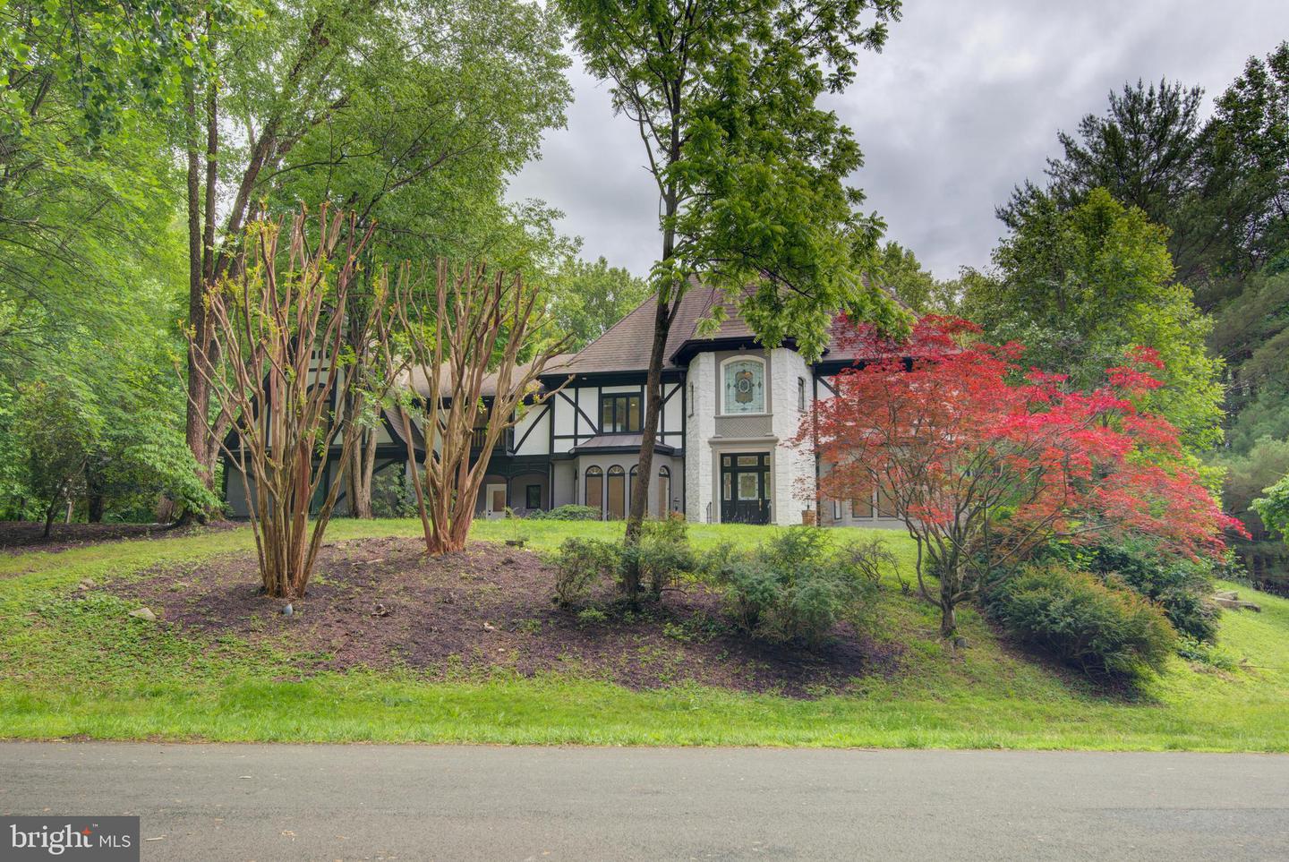 10124 WENDOVER DR, VIENNA, Virginia 22181, 7 Bedrooms Bedrooms, ,8 BathroomsBathrooms,Residential,For sale,10124 WENDOVER DR,VAFX2244266 MLS # VAFX2244266