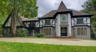 10124 WENDOVER DR, VIENNA, Virginia 22181, 7 Bedrooms Bedrooms, ,8 BathroomsBathrooms,Residential,For sale,10124 WENDOVER DR,VAFX2244266 MLS # VAFX2244266
