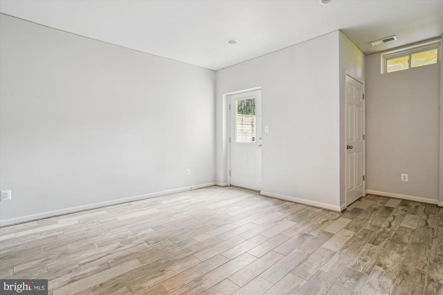 16758 BLACKJACK OAK LN, WOODBRIDGE, Virginia 22191, 2 Bedrooms Bedrooms, ,2 BathroomsBathrooms,Residential,For sale,16758 BLACKJACK OAK LN,VAPW2095866 MLS # VAPW2095866