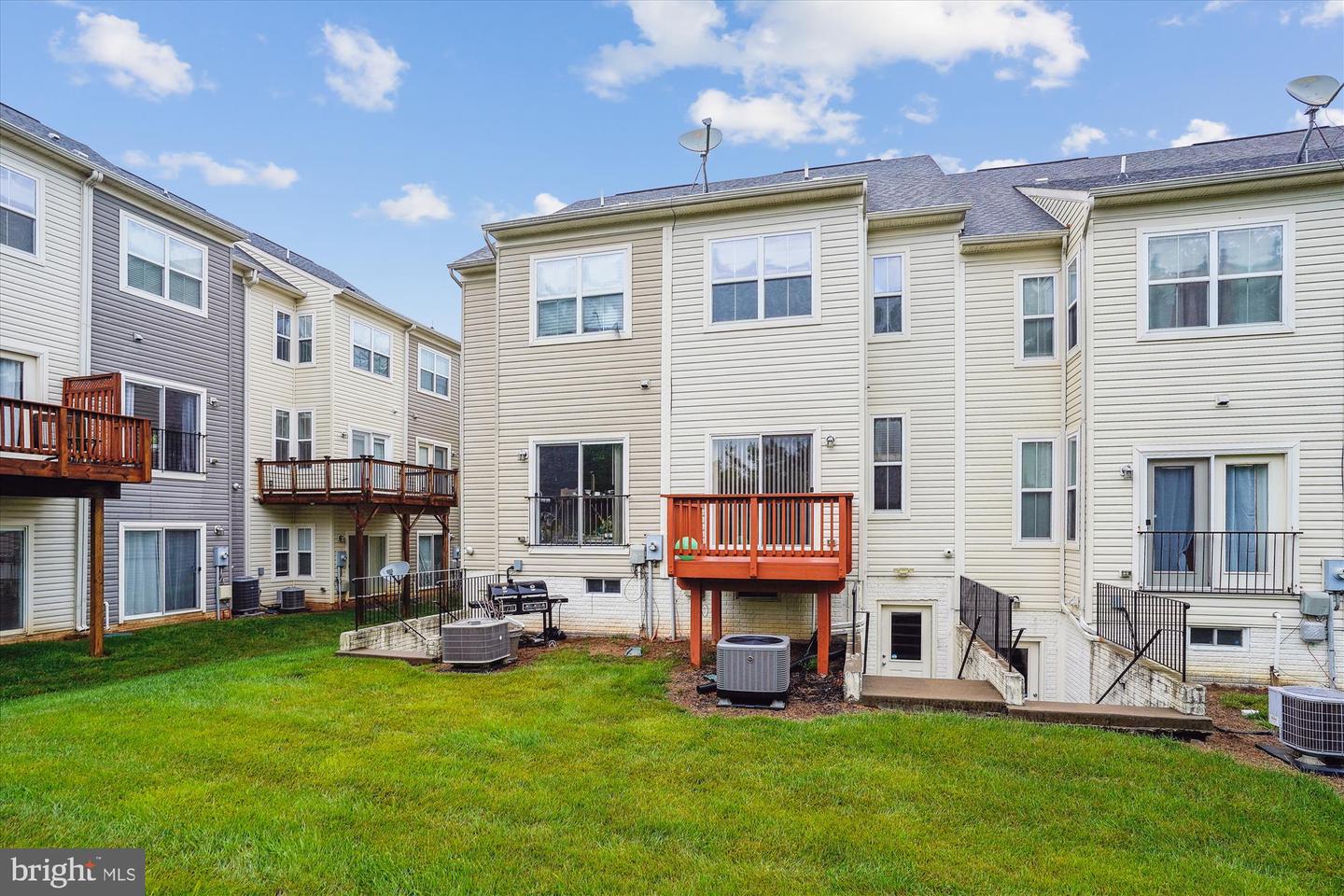 16758 BLACKJACK OAK LN, WOODBRIDGE, Virginia 22191, 2 Bedrooms Bedrooms, ,2 BathroomsBathrooms,Residential,For sale,16758 BLACKJACK OAK LN,VAPW2095866 MLS # VAPW2095866