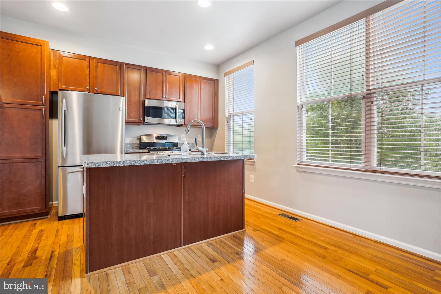 16758 BLACKJACK OAK LN, WOODBRIDGE, Virginia 22191, 2 Bedrooms Bedrooms, ,2 BathroomsBathrooms,Residential,For sale,16758 BLACKJACK OAK LN,VAPW2095866 MLS # VAPW2095866