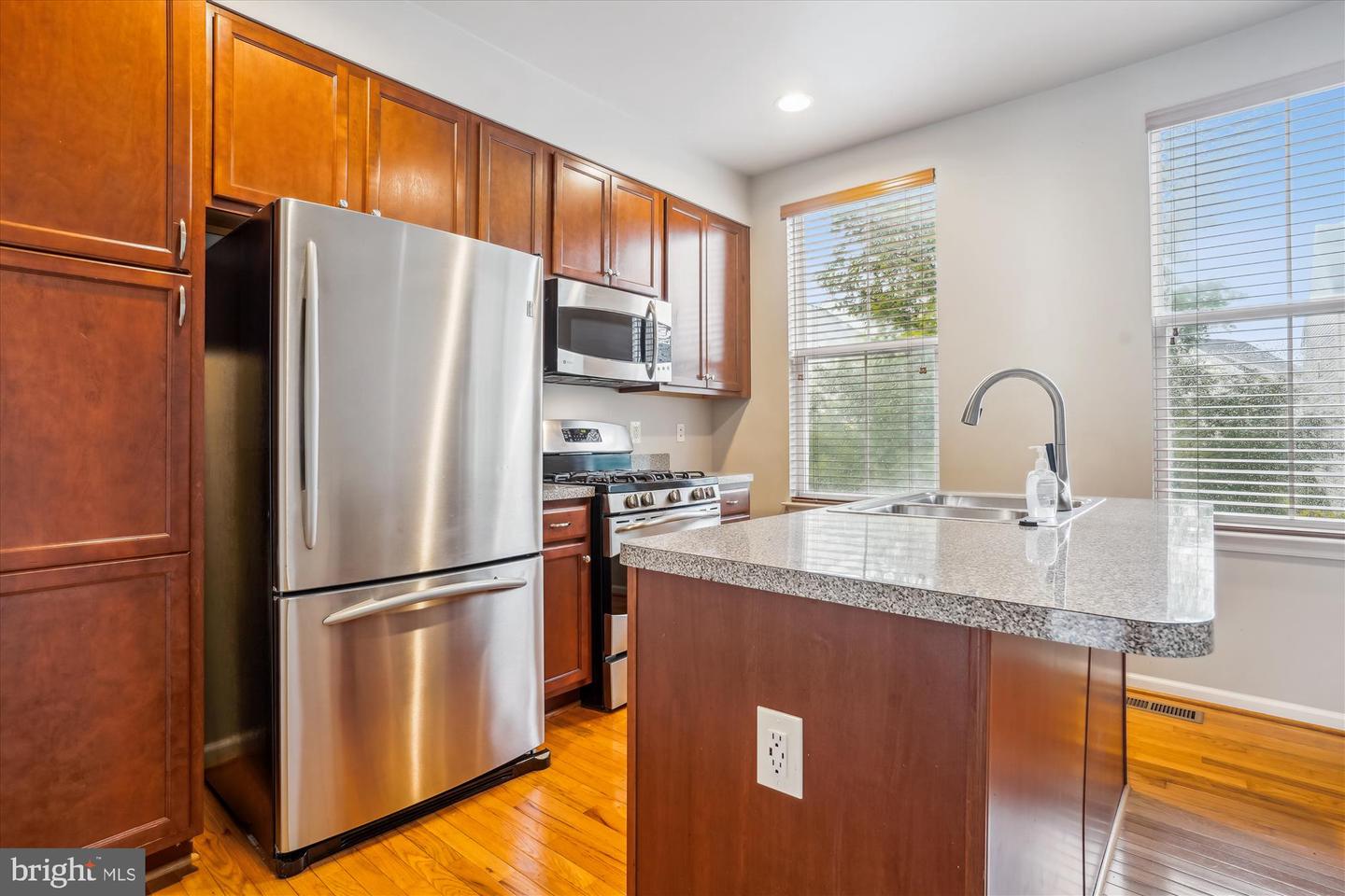 16758 BLACKJACK OAK LN, WOODBRIDGE, Virginia 22191, 2 Bedrooms Bedrooms, ,2 BathroomsBathrooms,Residential,For sale,16758 BLACKJACK OAK LN,VAPW2095866 MLS # VAPW2095866