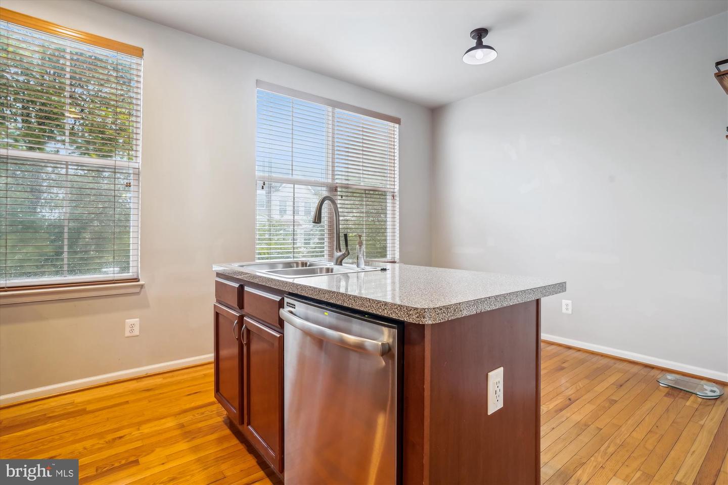 16758 BLACKJACK OAK LN, WOODBRIDGE, Virginia 22191, 2 Bedrooms Bedrooms, ,2 BathroomsBathrooms,Residential,For sale,16758 BLACKJACK OAK LN,VAPW2095866 MLS # VAPW2095866